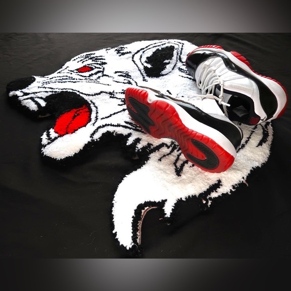 Lone Wolf Rug - Picture 1 of 3